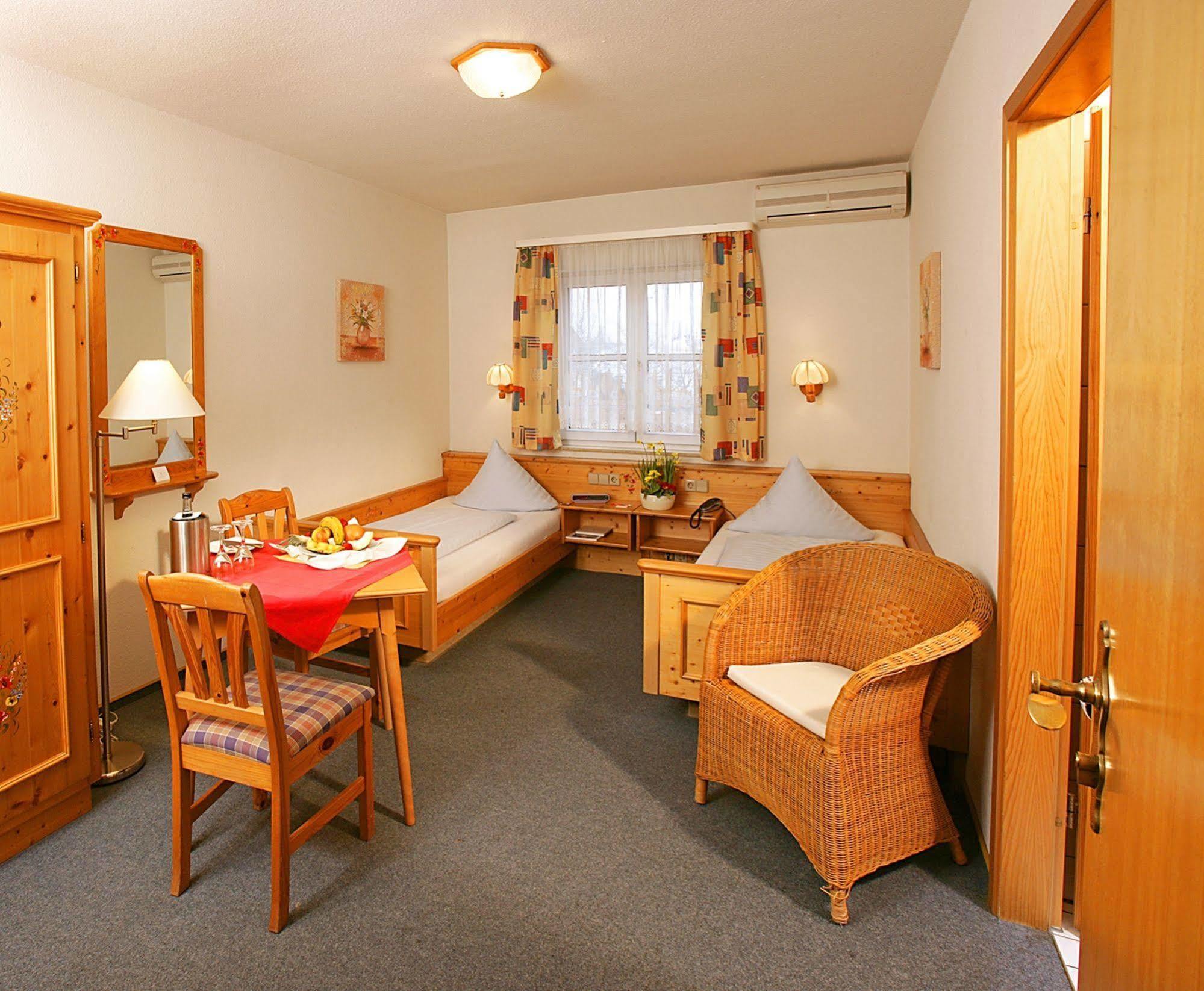 Hotel Beim Schupi Карлсруе Екстер'єр фото